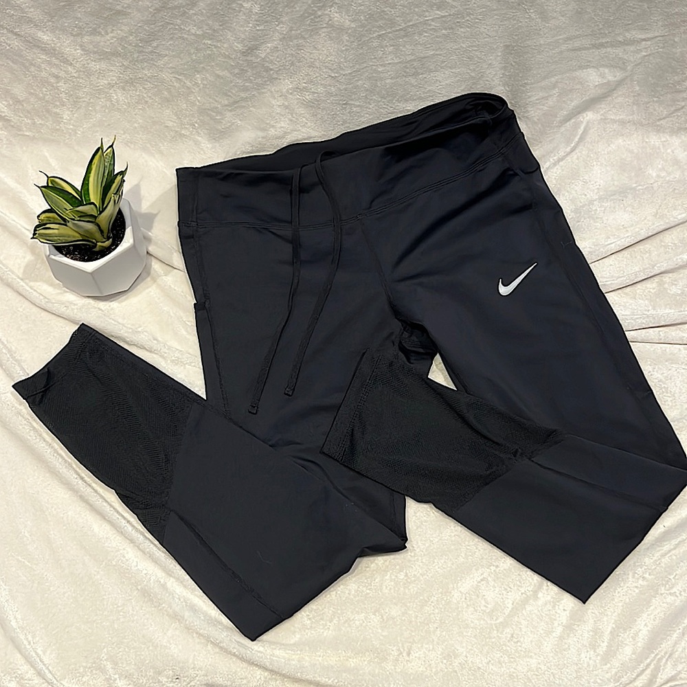 Womens Size L Nike Dri-Fit Legging with pocket & zipper